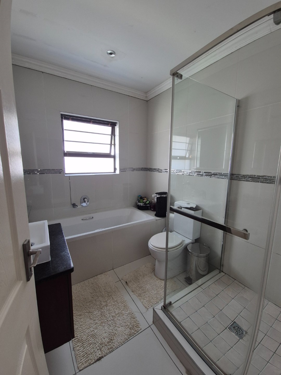 3 Bedroom Property for Sale in Weybridge Park Eastern Cape
